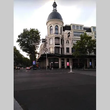 Apartamento Charmant Proche Arc De Triomphe. *