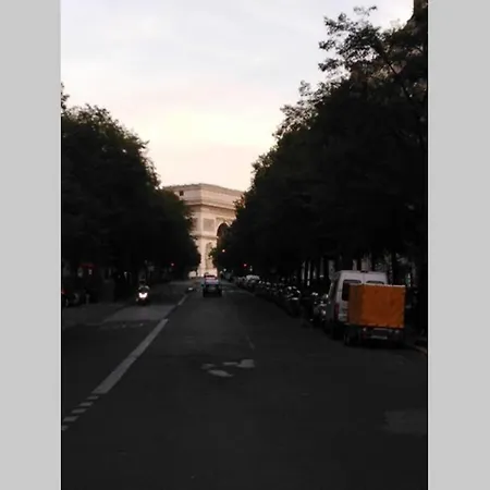 Charmant Proche Arc De Triomphe. * パリ